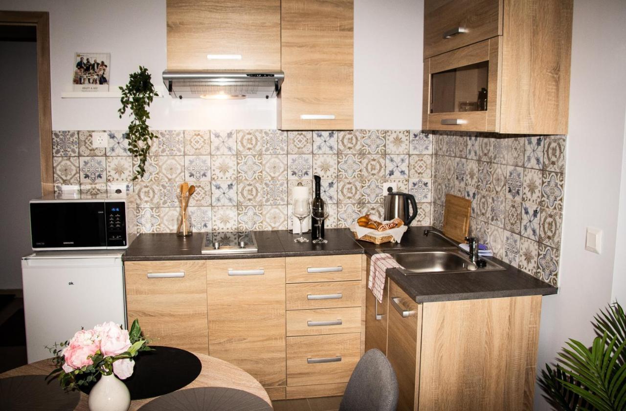 Loli Apartman Miskolc Exterior foto