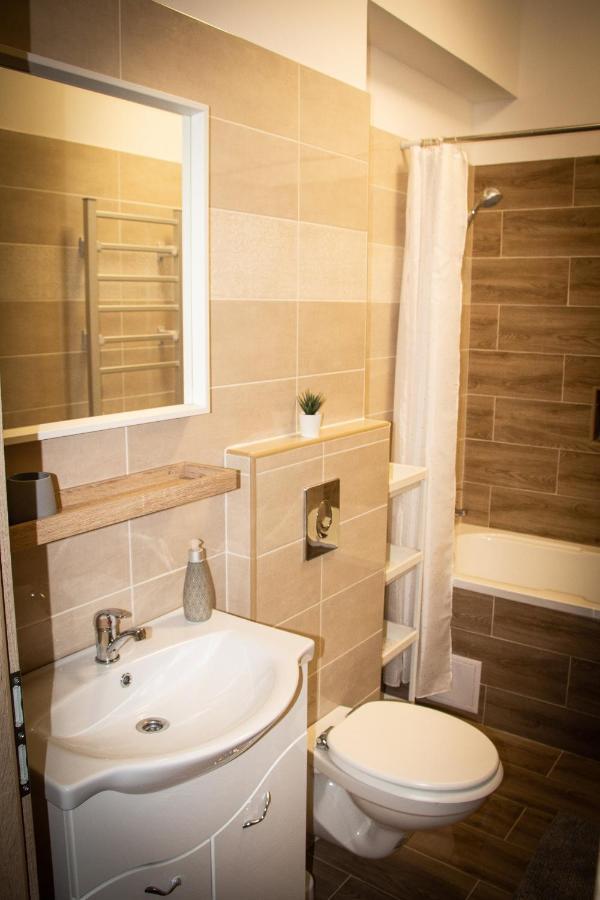 Loli Apartman Miskolc Exterior foto